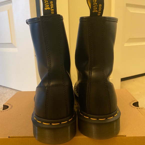 Dr. Martens - Picture 4 of 10